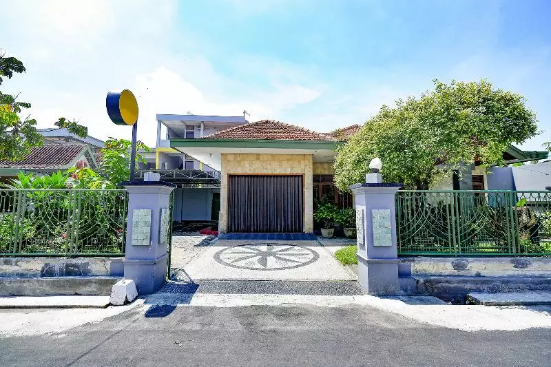 Hotelli Spot On 2821 Griya Kawula Syariah