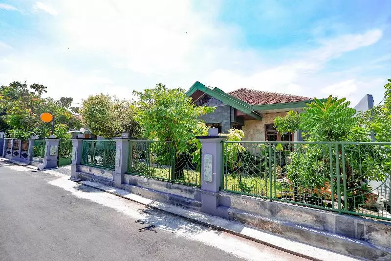 Hotelli Spot On 2821 Griya Kawula Syariah