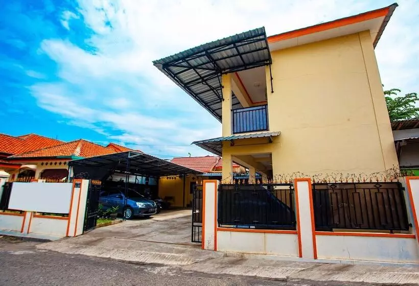 Hotelli Spot On 2875 Kost Pandawa Syariah