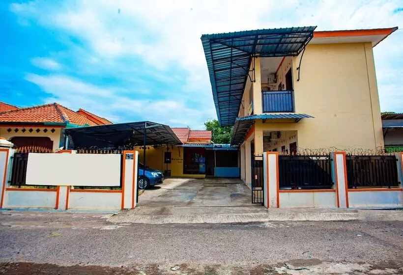 Hotelli Spot On 2875 Kost Pandawa Syariah