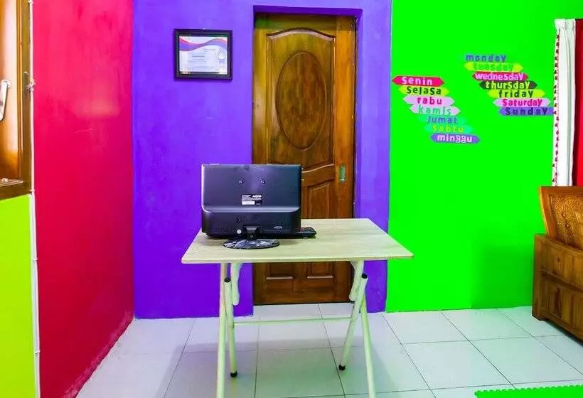 Hotelli Spot On 2875 Kost Pandawa Syariah