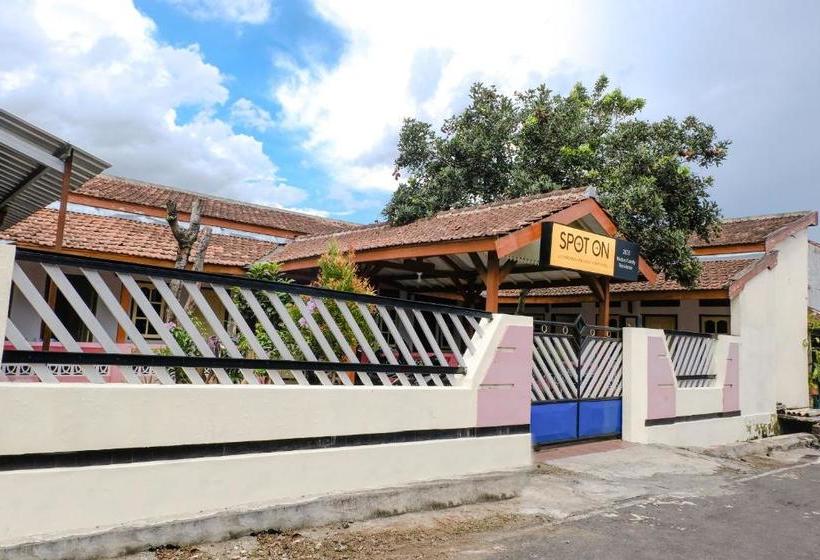Hotel Spot On 2875 Madani Family Residence Syariah