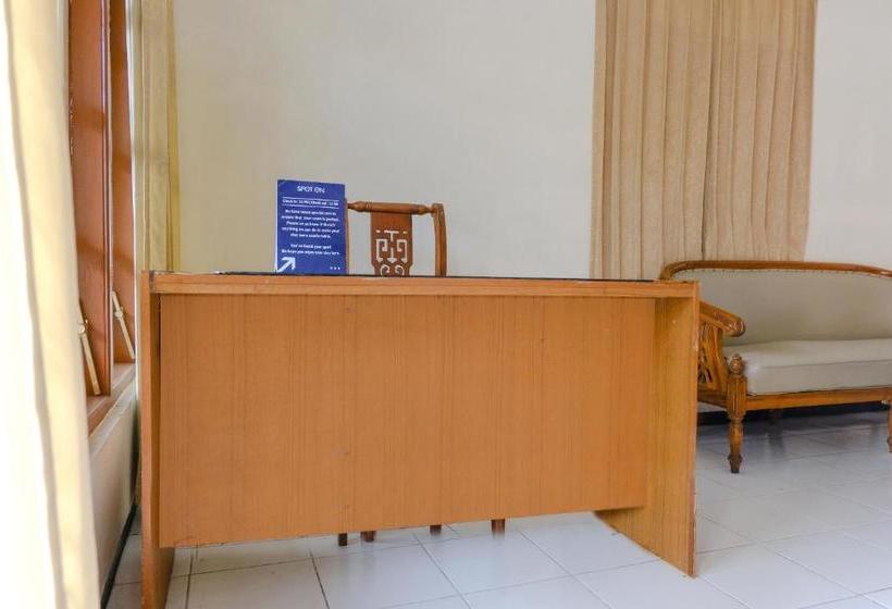 Hotel Spot On 2875 Madani Family Residence Syariah