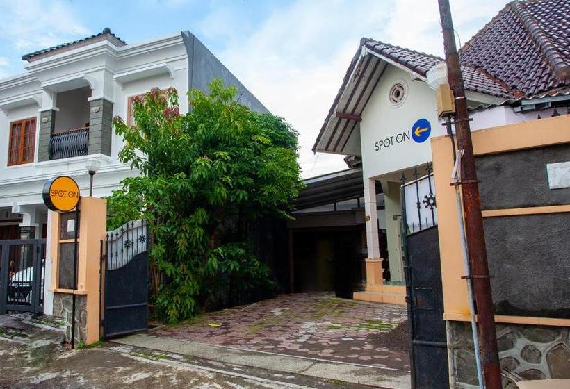 فندق Spot On 2697 Homy House