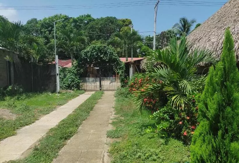 Hotelli El Leon Feliz Palomino