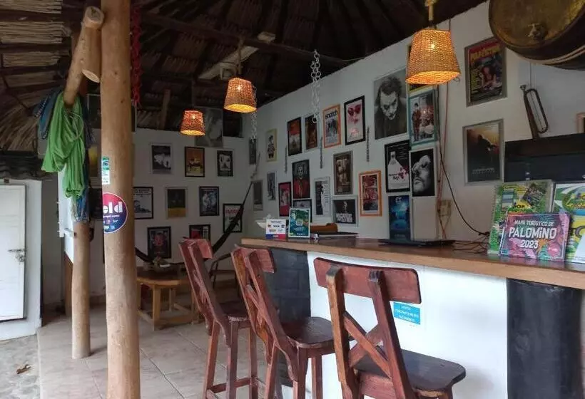 Hotelli El Leon Feliz Palomino