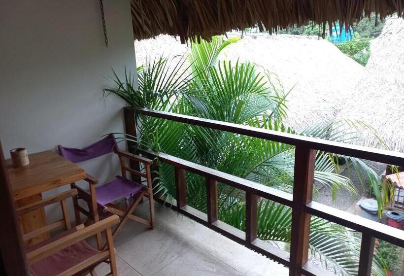 هتل El Leon Feliz Palomino