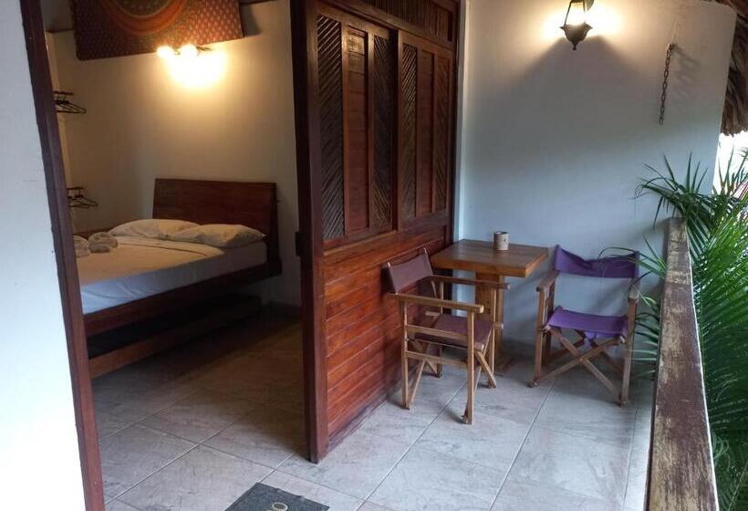 هتل El Leon Feliz Palomino