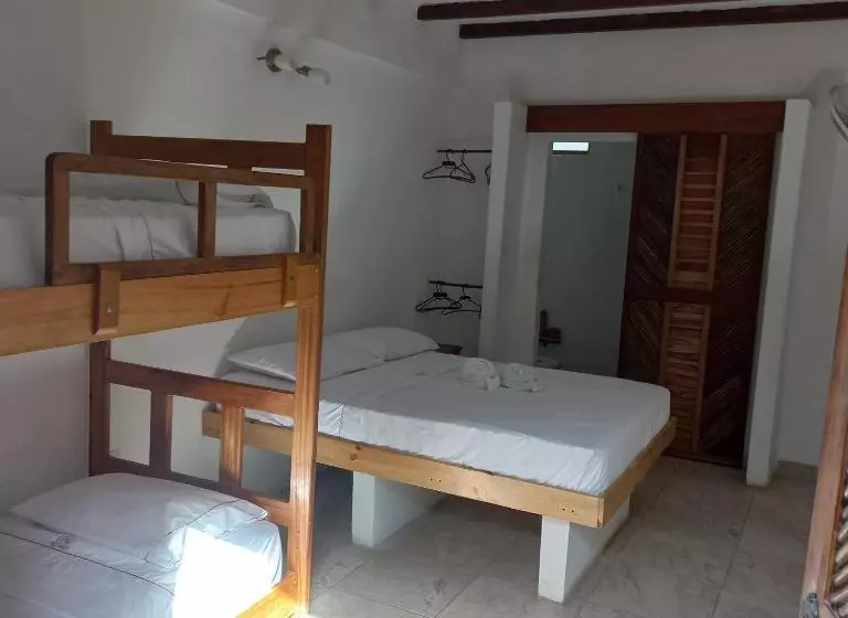 Hotelli El Leon Feliz Palomino