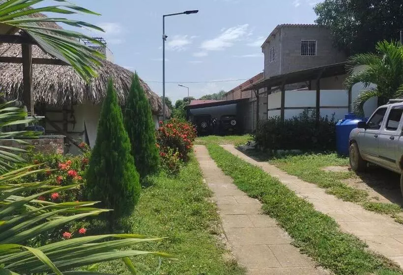 Hotelli El Leon Feliz Palomino