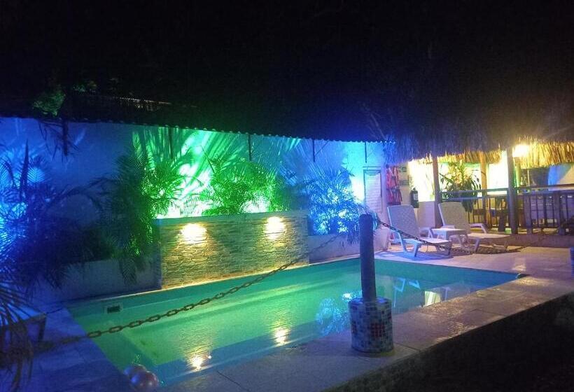 هتل El Leon Feliz Palomino