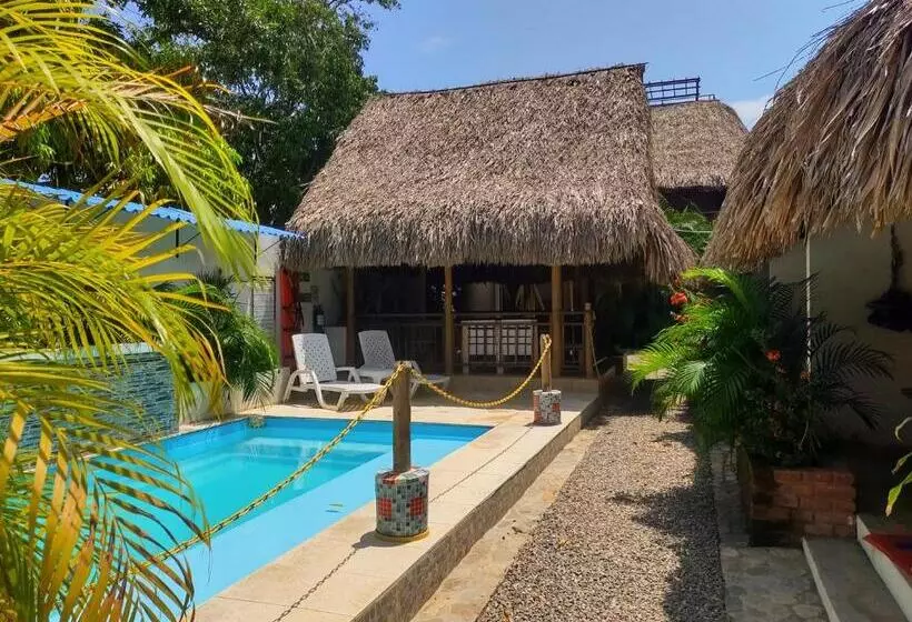 Hotelli El Leon Feliz Palomino