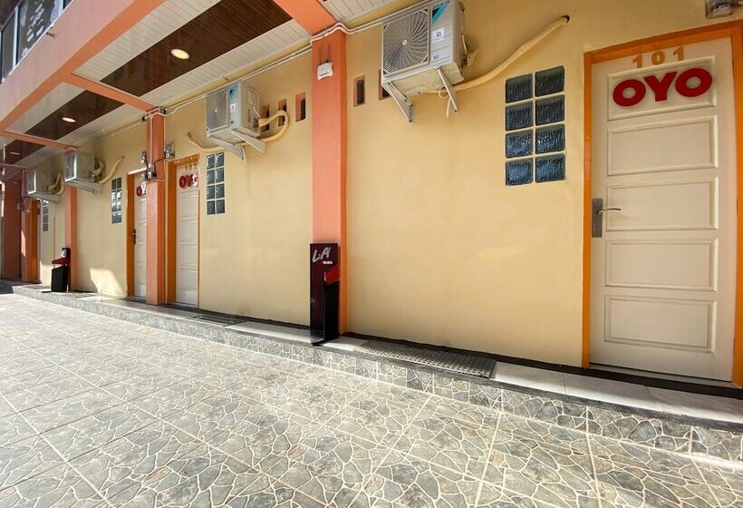 בית מלון כפרי Oyo 2232 Kelapa Gading Residence