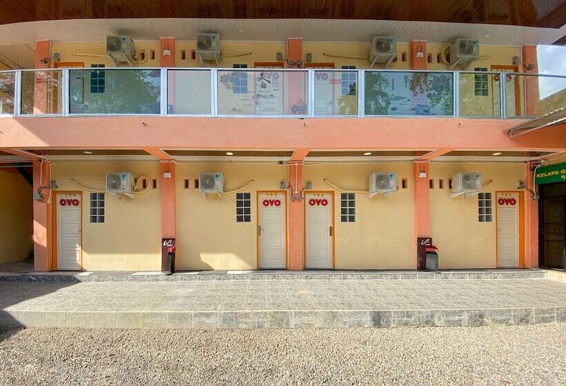 בית מלון כפרי Oyo 2232 Kelapa Gading Residence