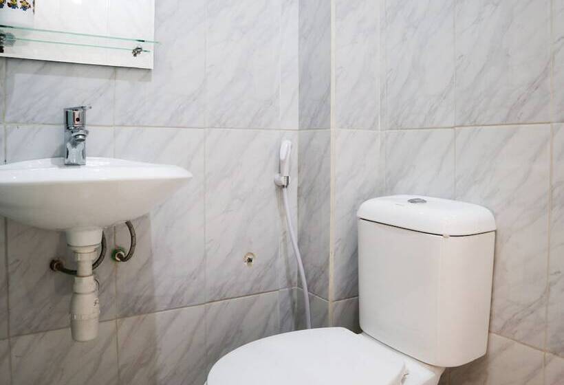 בית מלון כפרי Oyo 2232 Kelapa Gading Residence