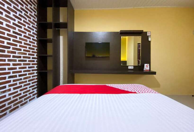 בית מלון כפרי Oyo 2232 Kelapa Gading Residence