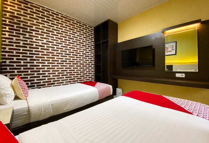 בית מלון כפרי Oyo 2232 Kelapa Gading Residence