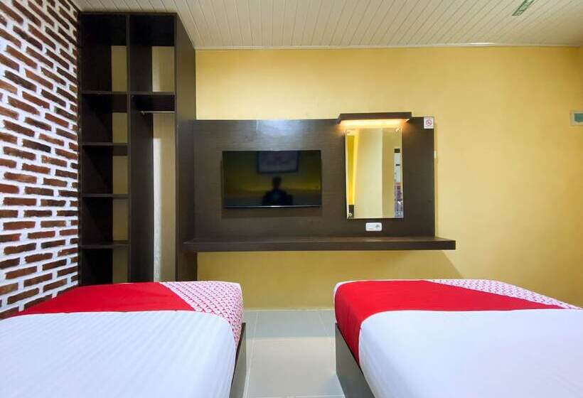 בית מלון כפרי Oyo 2232 Kelapa Gading Residence