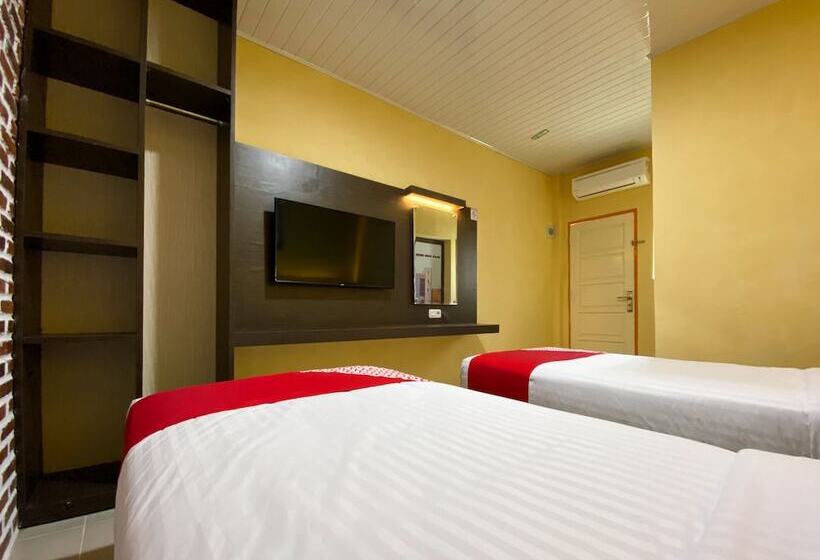 בית מלון כפרי Oyo 2232 Kelapa Gading Residence