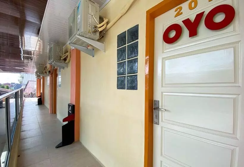 ホテル Oyo 2232 Kelapa Gading Residence