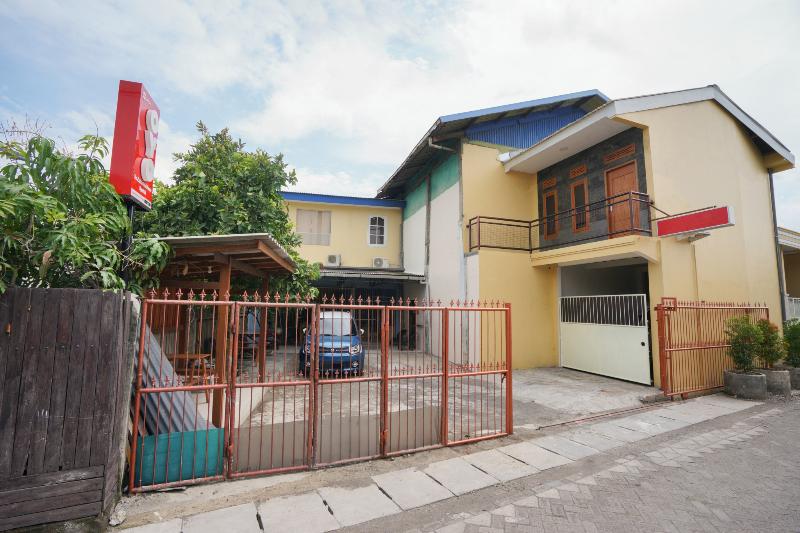 בית מלון כפרי Oyo 2656 Az Zahra Residence Syariah