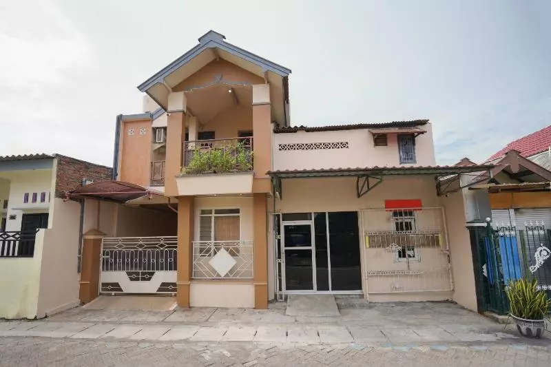 ホテル Oyo 2656 Az Zahra Residence Syariah