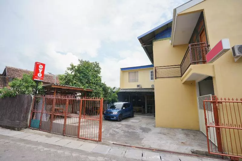ホテル Oyo 2656 Az Zahra Residence Syariah