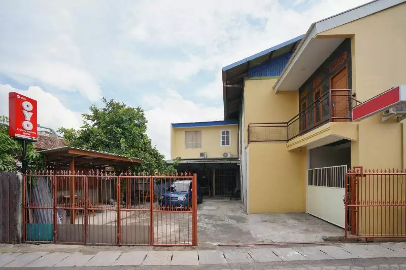 ホテル Oyo 2656 Az Zahra Residence Syariah