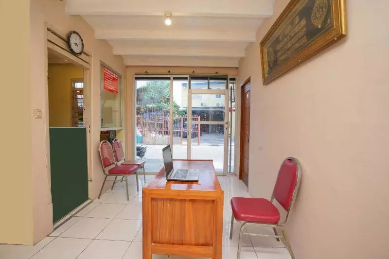 ホテル Oyo 2656 Az Zahra Residence Syariah
