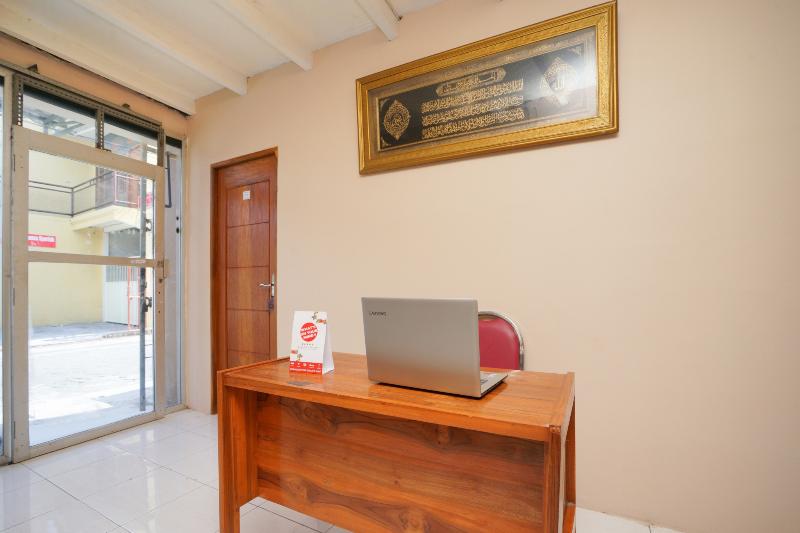 בית מלון כפרי Oyo 2656 Az Zahra Residence Syariah