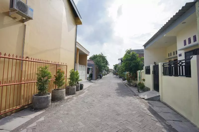 ホテル Oyo 2656 Az Zahra Residence Syariah