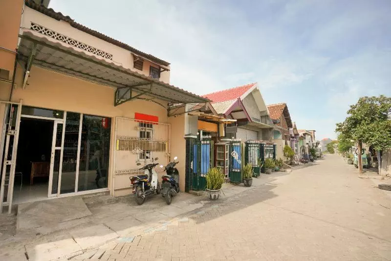 ホテル Oyo 2656 Az Zahra Residence Syariah