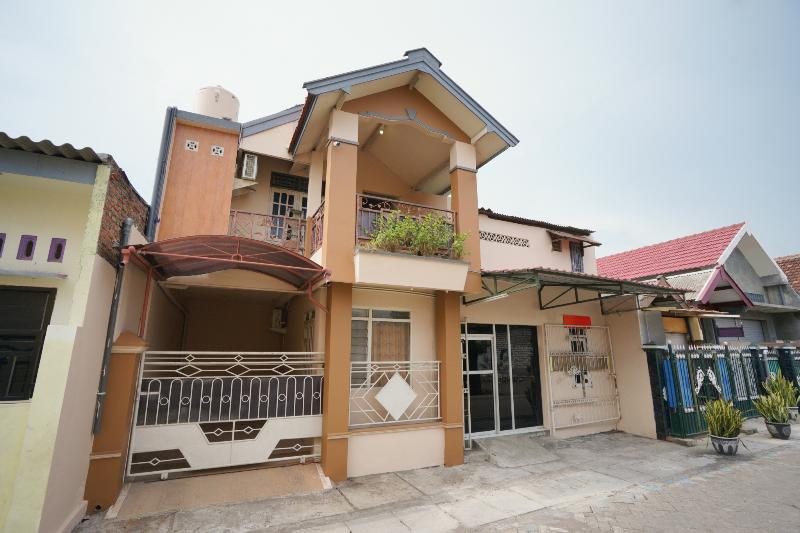 בית מלון כפרי Oyo 2656 Az Zahra Residence Syariah