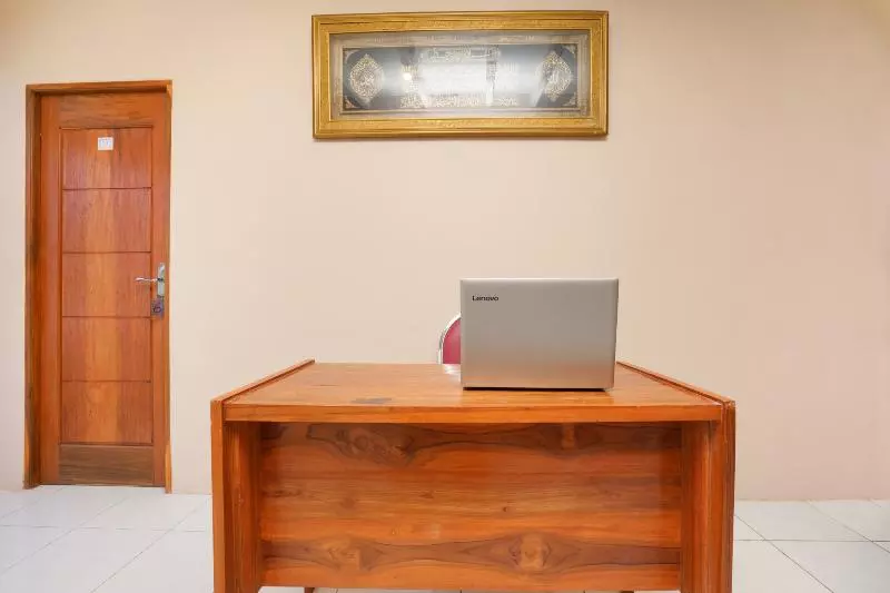 ホテル Oyo 2656 Az Zahra Residence Syariah