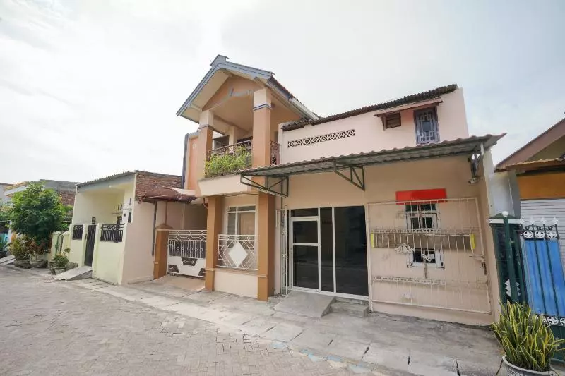 ホテル Oyo 2656 Az Zahra Residence Syariah