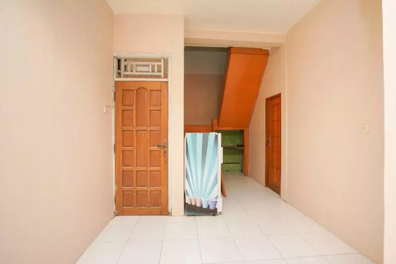 ホテル Oyo 2656 Az Zahra Residence Syariah