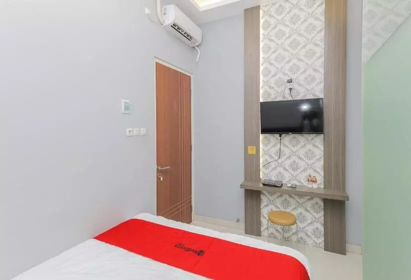 ホテル Reddoorz At Ngaggel Jaya Surabaya