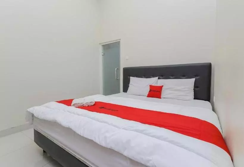 ホテル Reddoorz At Ngaggel Jaya Surabaya