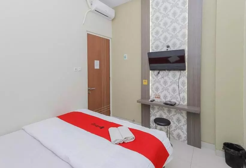 ホテル Reddoorz At Ngaggel Jaya Surabaya
