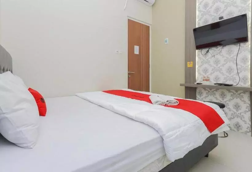 ホテル Reddoorz At Ngaggel Jaya Surabaya