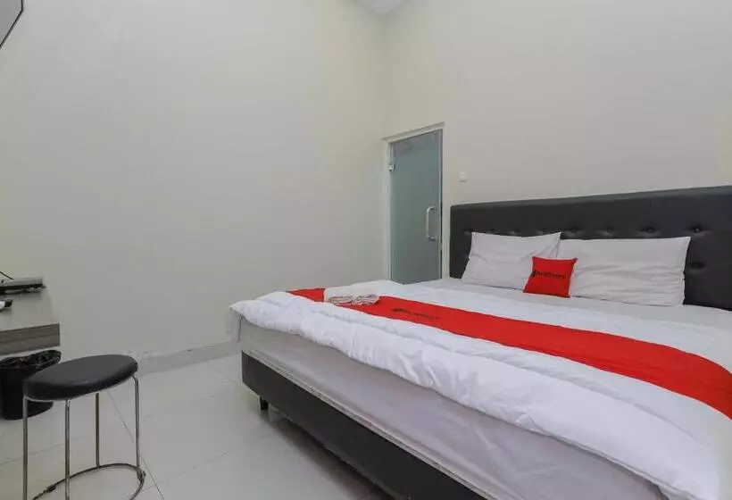 ホテル Reddoorz At Ngaggel Jaya Surabaya
