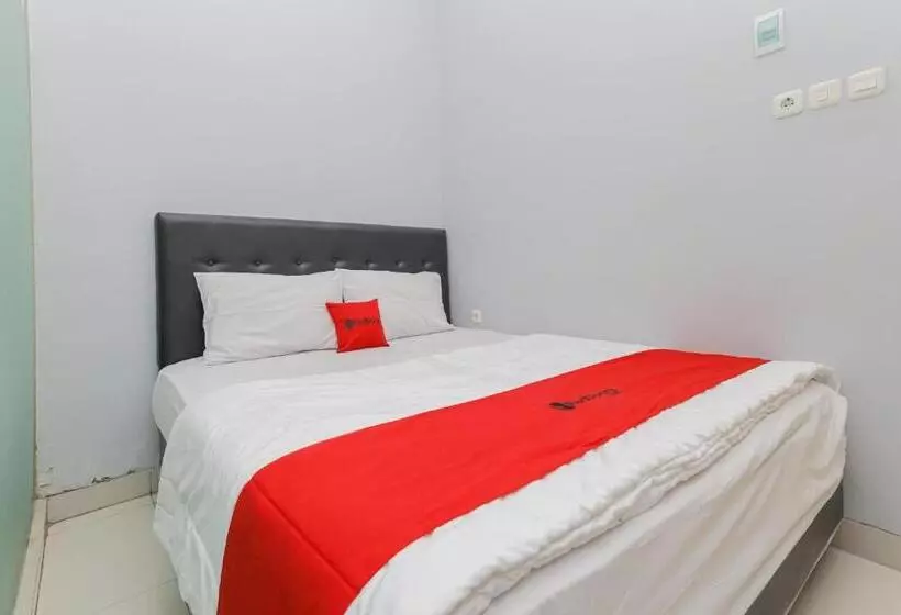 ホテル Reddoorz At Ngaggel Jaya Surabaya