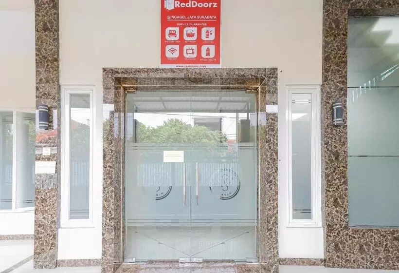 ホテル Reddoorz At Ngaggel Jaya Surabaya