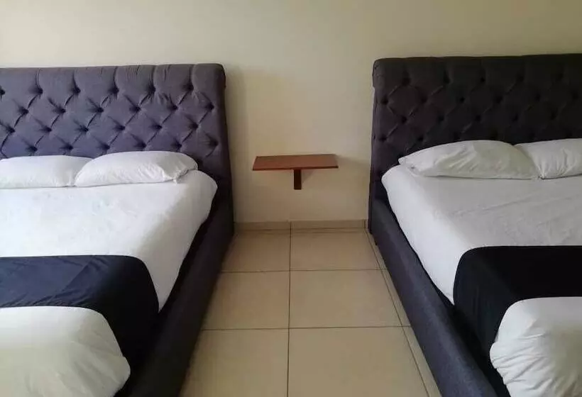 هتل Suites Del Pozo