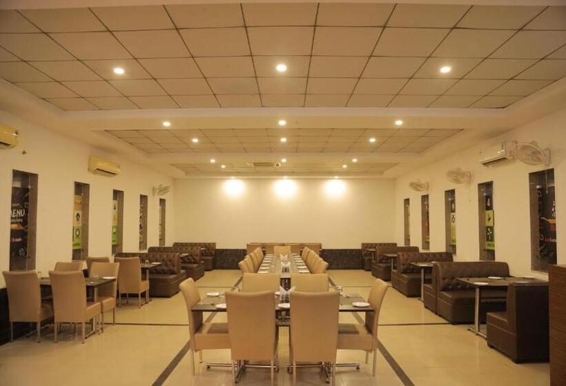 호텔 Vrinda Anandam Resort