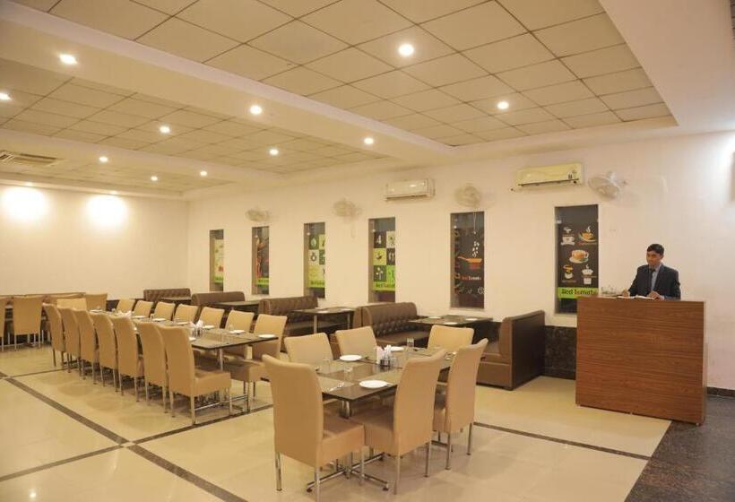 호텔 Vrinda Anandam Resort