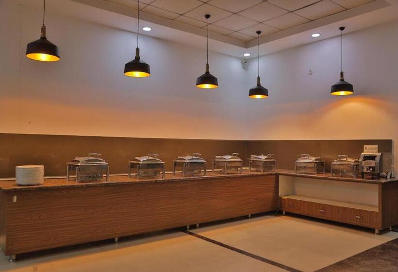 호텔 Vrinda Anandam Resort