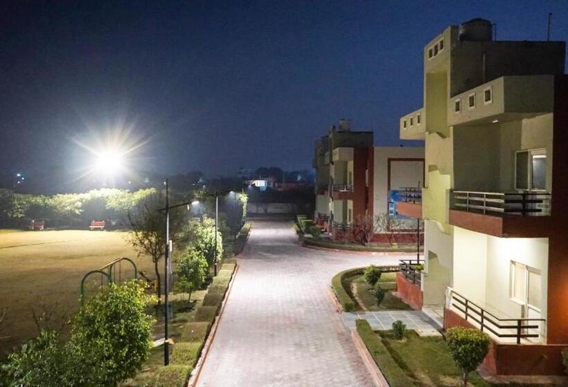 호텔 Vrinda Anandam Resort