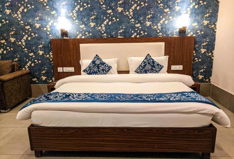 호텔 Vrinda Anandam Resort