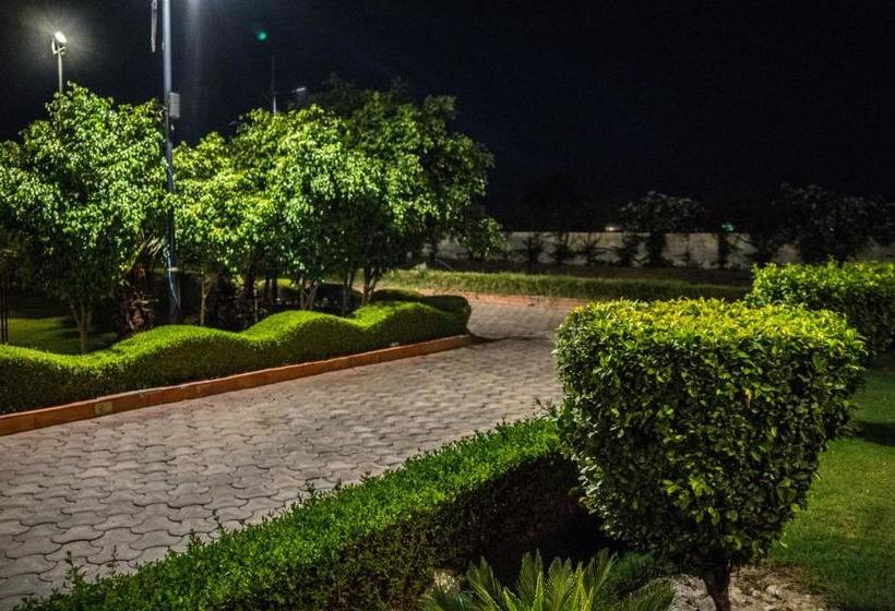 호텔 Vrinda Anandam Resort